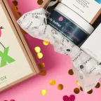 Подаръчна кутия с надпис Love You Box, съдържаща натурална козметика – хидратиращ гел и боди бътър от Greenlabox