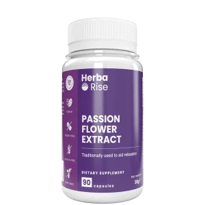 Бутилка хранителна добавка Herba Rise с екстракт от пасифлора (Passion Flower Extract), 90 капсули, 320 mg. Лилав етикет с обозначения за веган, без захар, без глутен и без ГМО. Продуктът традиционно се използва за подпомагане на релаксацията и спокойствието.